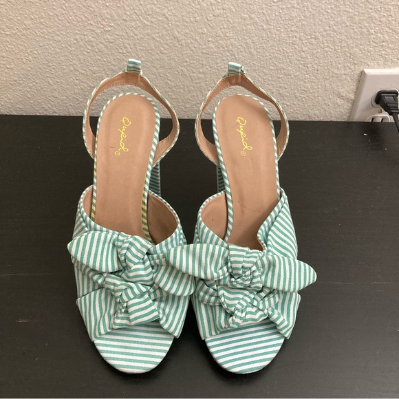 Qupid Peep Toe Bow Heels - Teal/White - Size 8.5 - Picture 3 of 8
